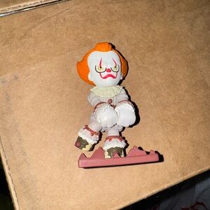 Loos funko mystery mini dancing pennywise